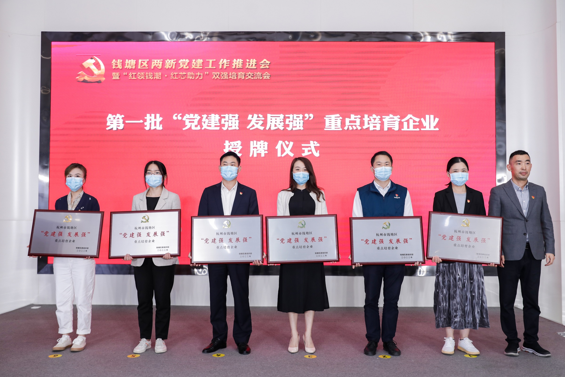 照片4(1).jpg 照片4(1).jpg